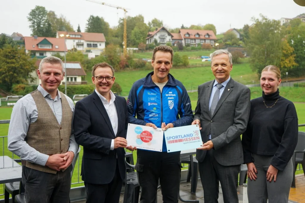 Übergabe der Förderbescheide für das neue LED-Flutlicht der SKG Gersfeld